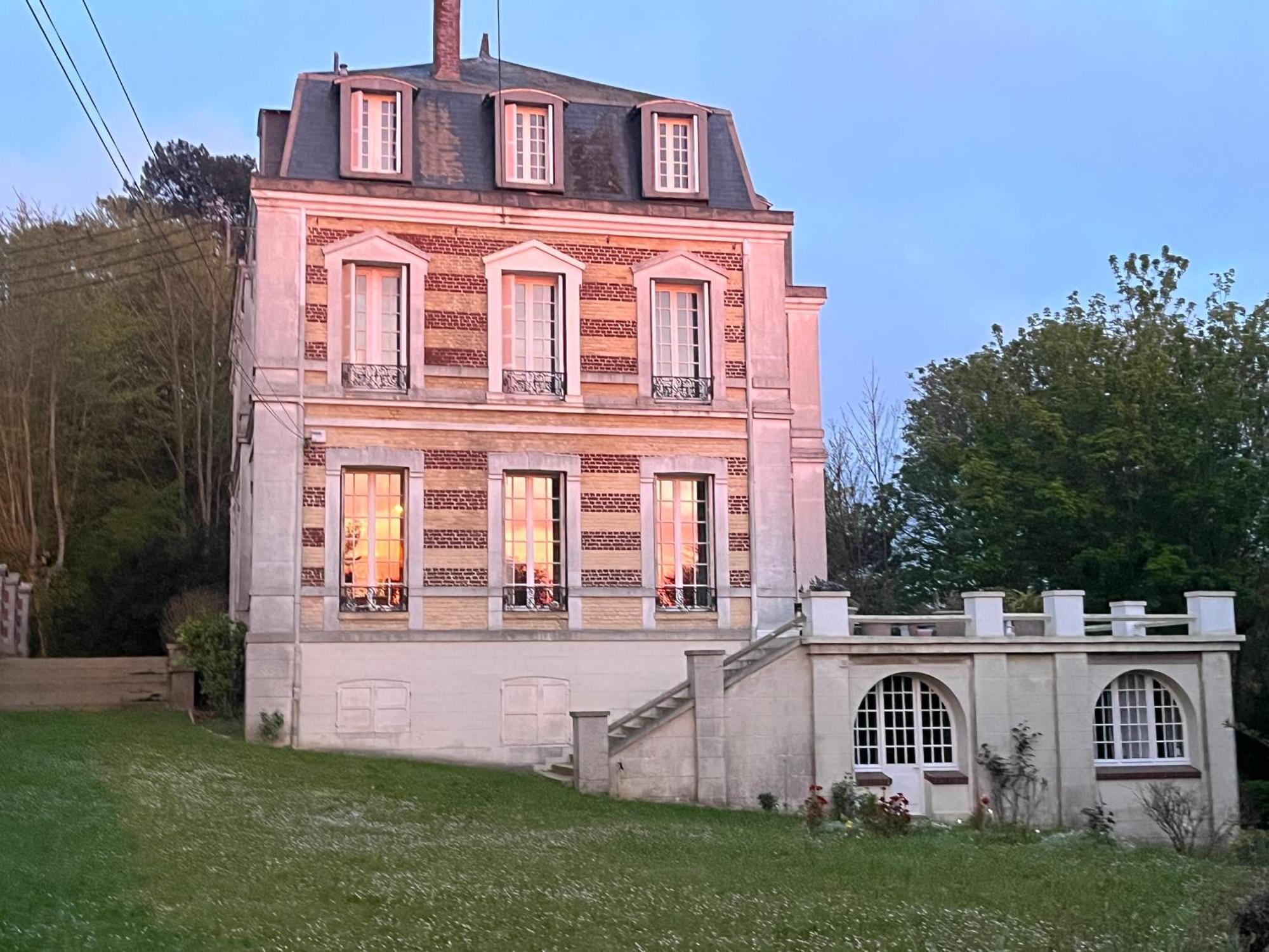 Suite Avec Grande Terrasse Et Parc - Gite Classe 4 Etoiles エトルタ エクステリア 写真