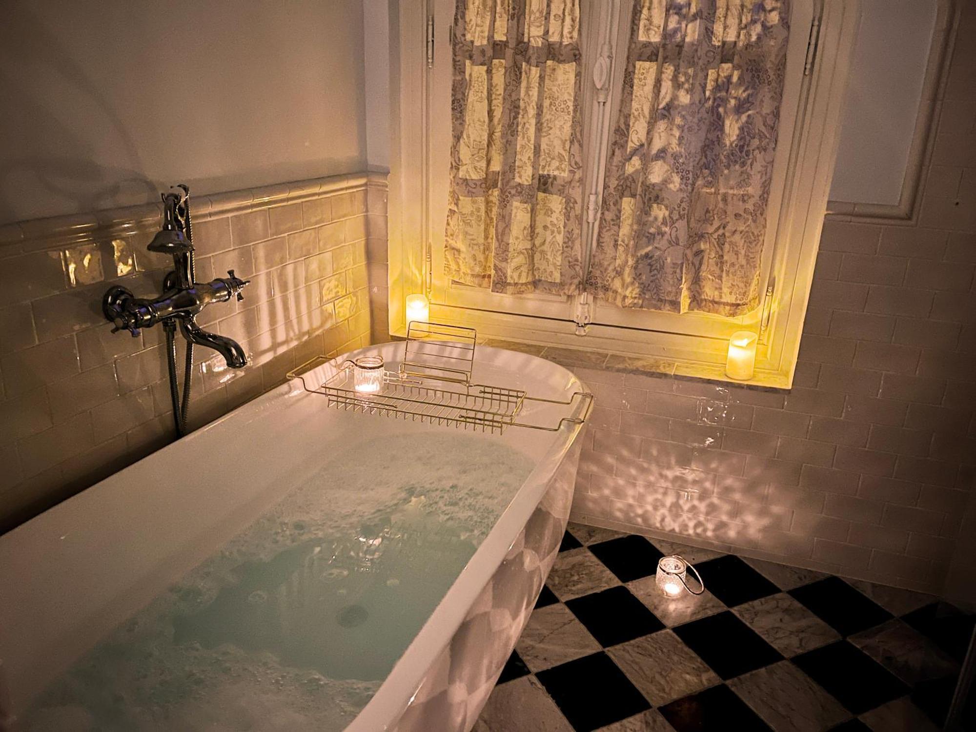 Suite Avec Grande Terrasse Et Parc - Gite Classe 4 Etoiles エトルタ エクステリア 写真